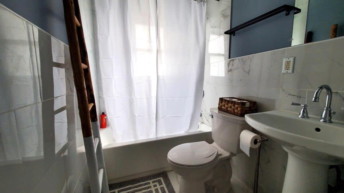 Ferienwohnung The Blue Sapphire 2Br 2 King Beds & Ample Backyard Bridgeport Exterior foto